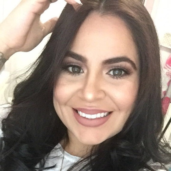 Meet your Posher, Gabriela - Picture 1 of 1